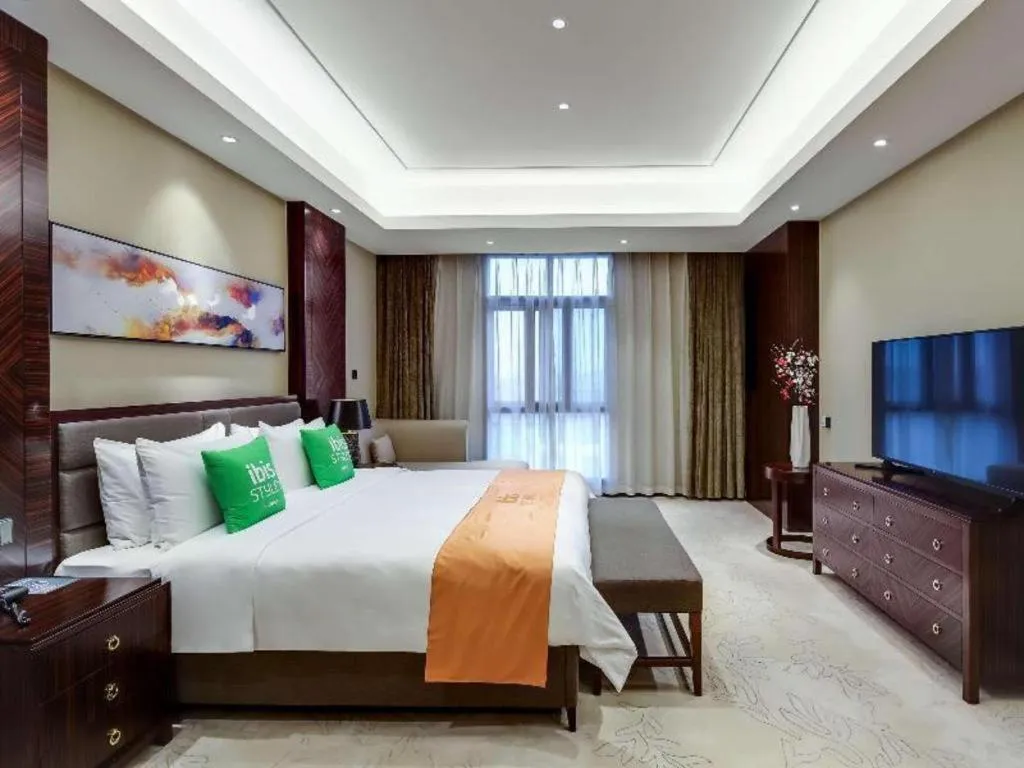 Bed in ibis Styles Nanjing Qilin Gate Hotel