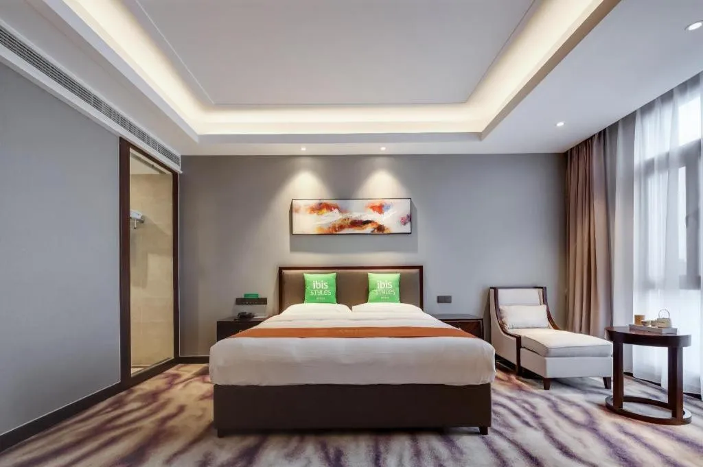 Bed in ibis Styles Nanjing Qilin Gate Hotel