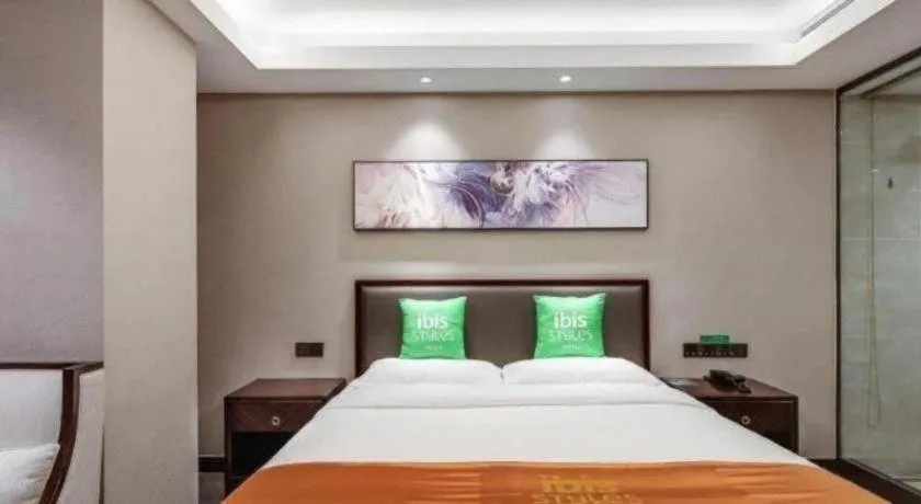 Bed in ibis Styles Nanjing Qilin Gate Hotel