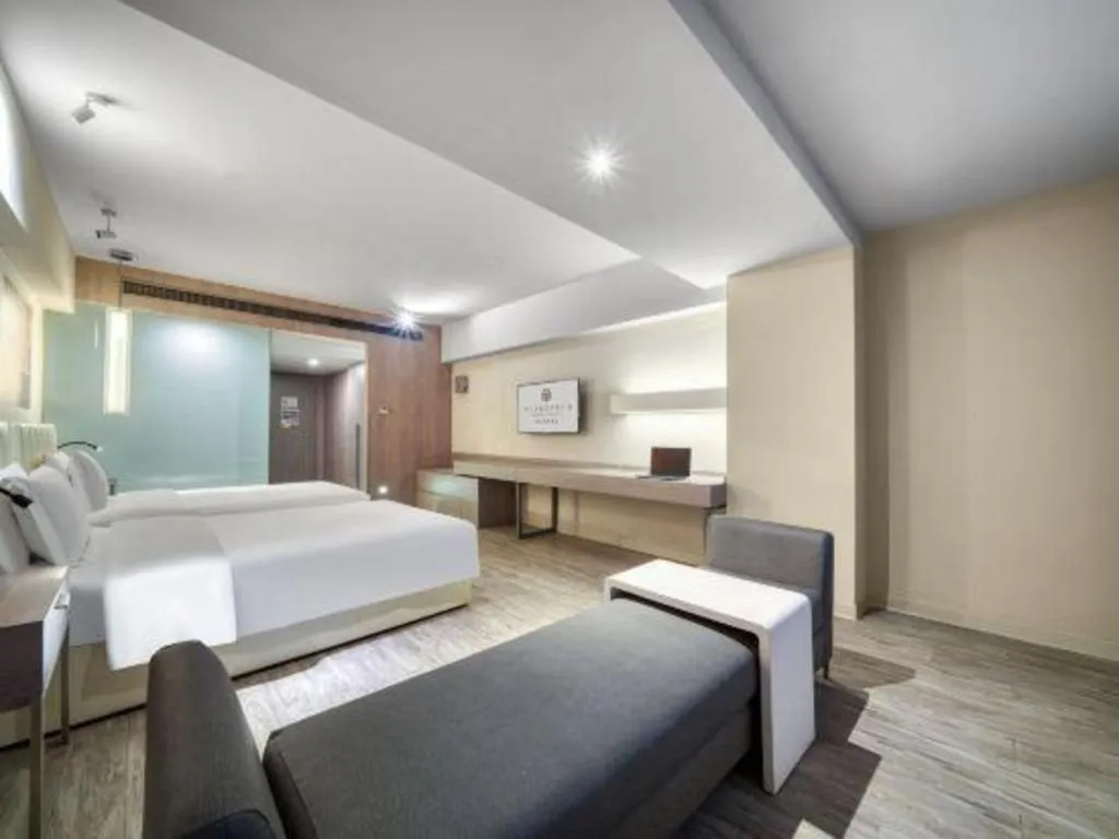 Bed in Jinjiang Metropolo Hotel - Hangzhou Xiasha