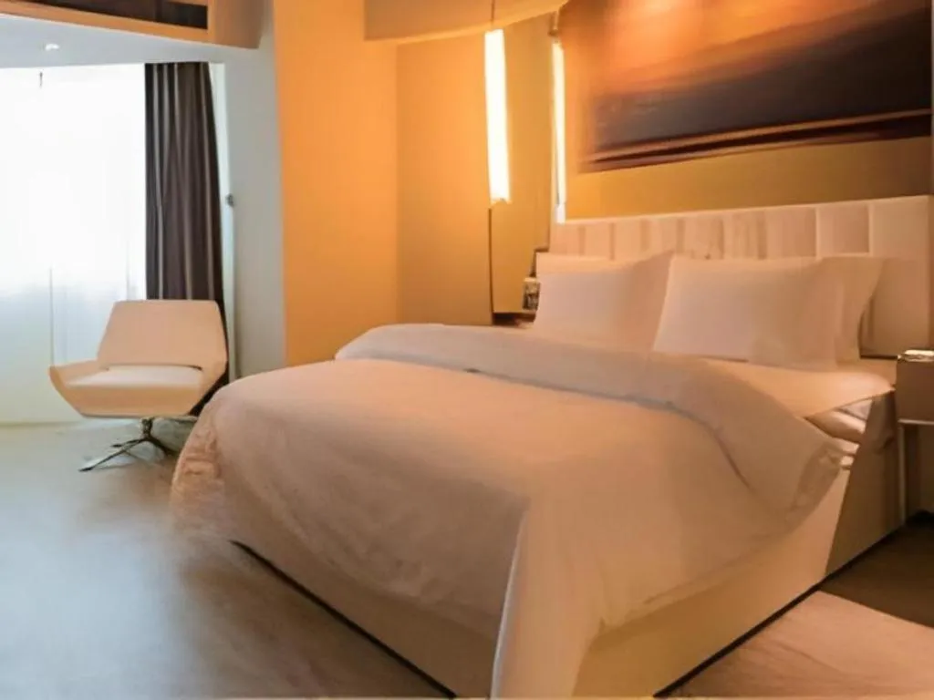 Bed in Jinjiang Metropolo Hotel - Hangzhou Xiasha