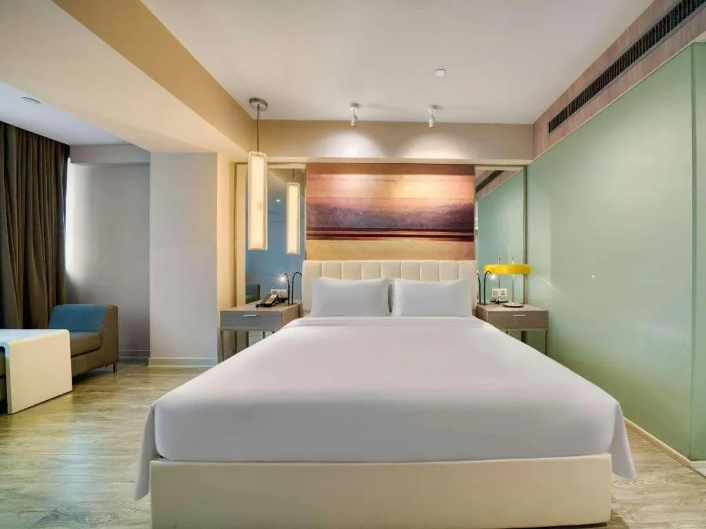 Bed in Jinjiang Metropolo Hotel - Hangzhou Xiasha