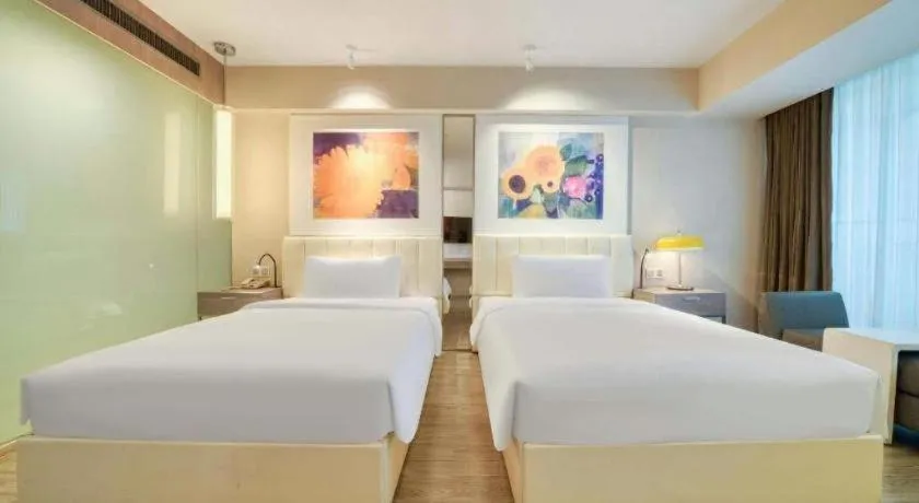 Bed in Jinjiang Metropolo Hotel - Hangzhou Xiasha