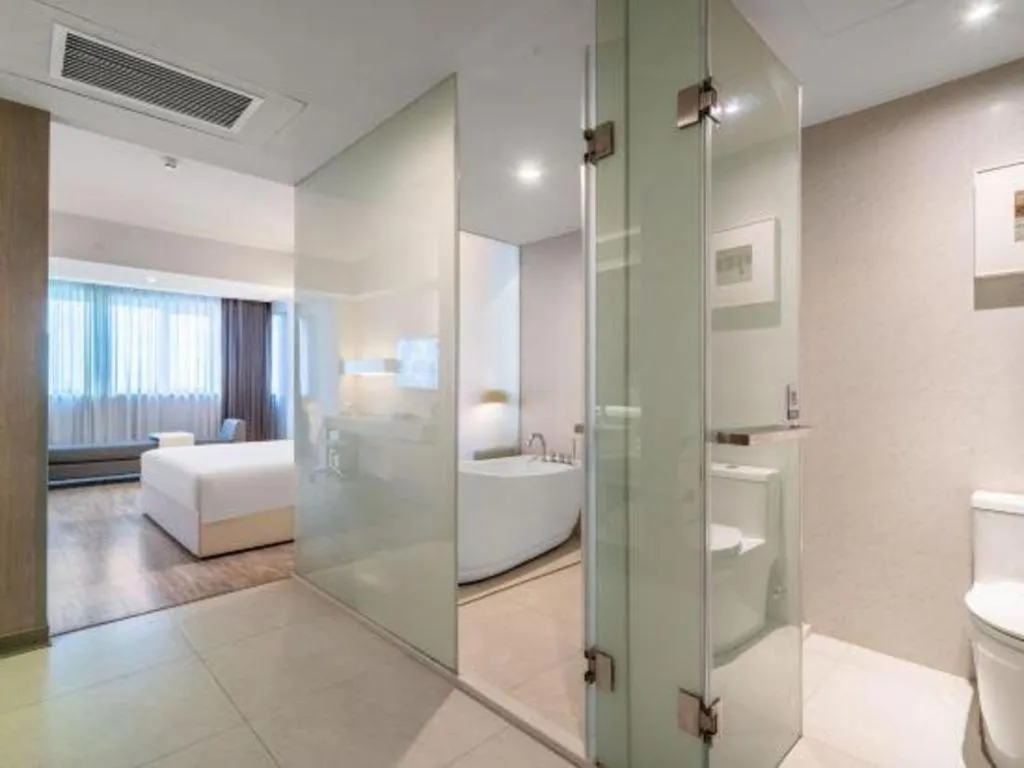 Bed in Jinjiang Metropolo Hotel - Hangzhou Xiasha