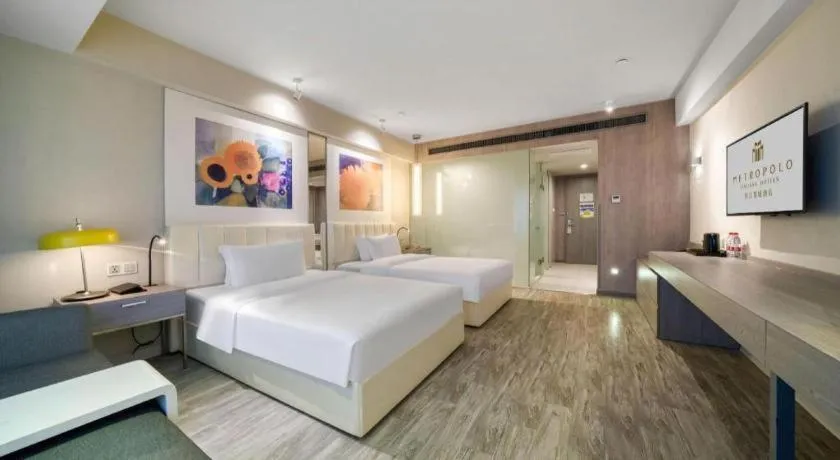 Bed in Jinjiang Metropolo Hotel - Hangzhou Xiasha