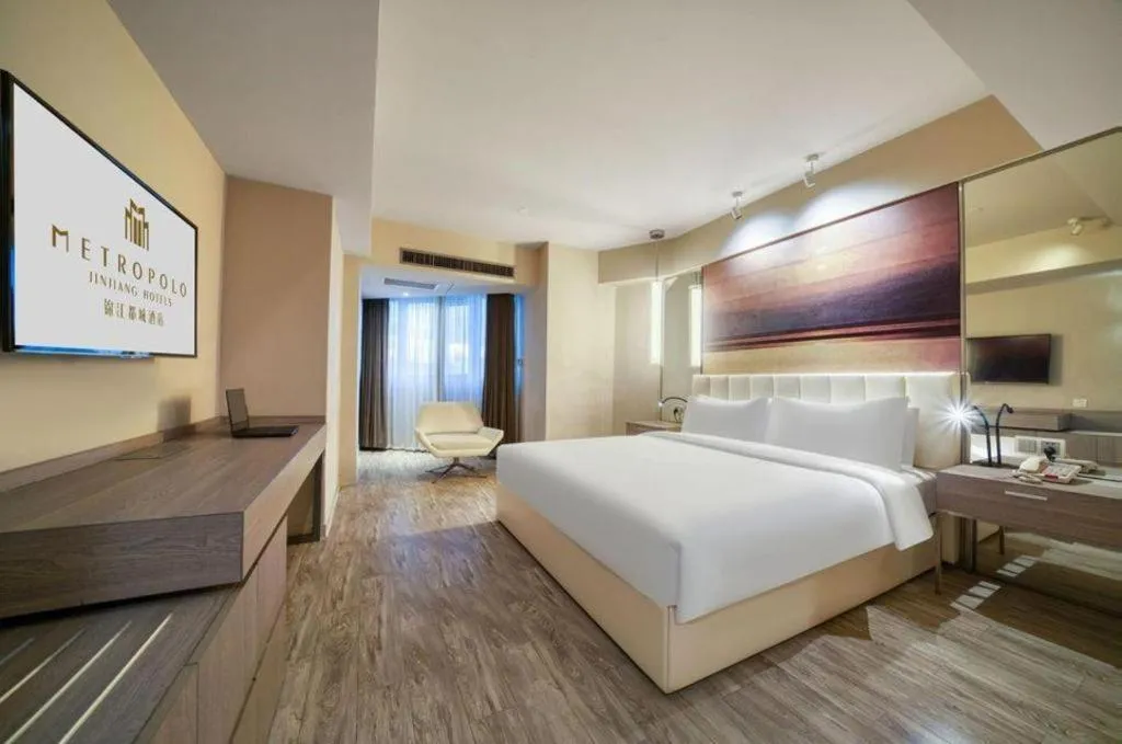 Bed in Jinjiang Metropolo Hotel - Hangzhou Xiasha