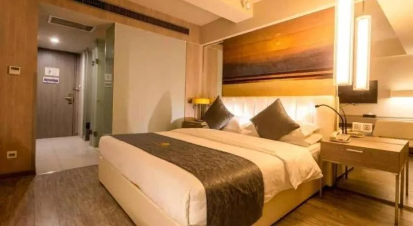 Bed in Jinjiang Metropolo Hotel - Hangzhou Xiasha