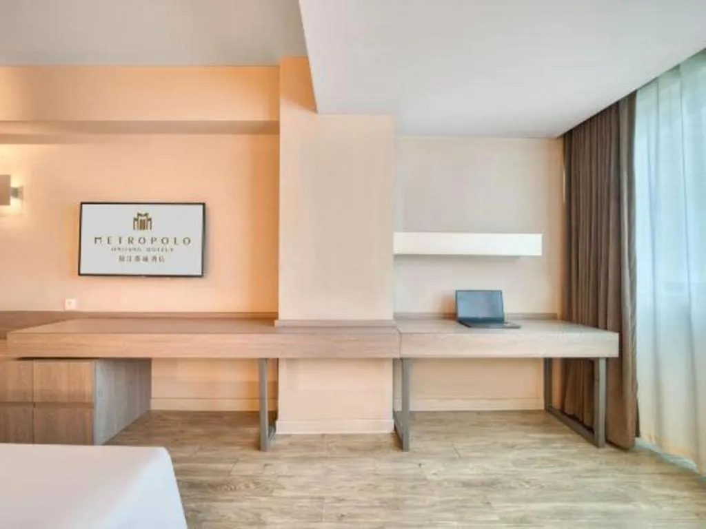 Bed in Jinjiang Metropolo Hotel - Hangzhou Xiasha