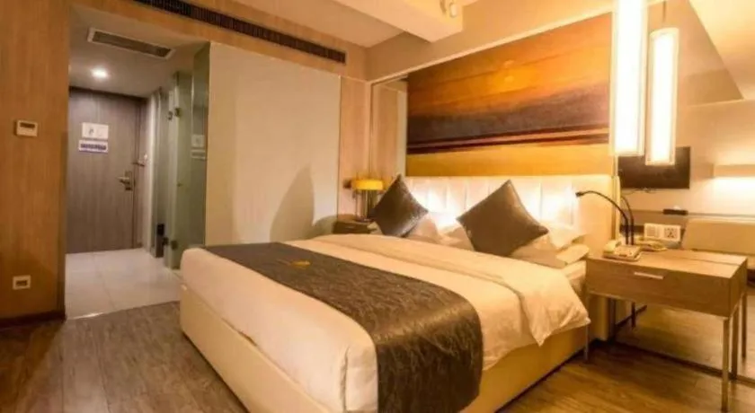 Bed in Jinjiang Metropolo Hotel - Hangzhou Xiasha