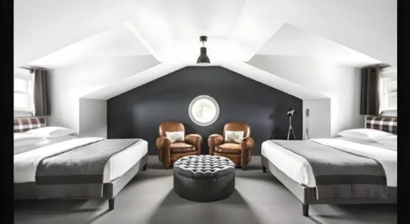 Bed in The George Montclair