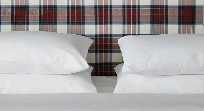 Bed in The George Montclair