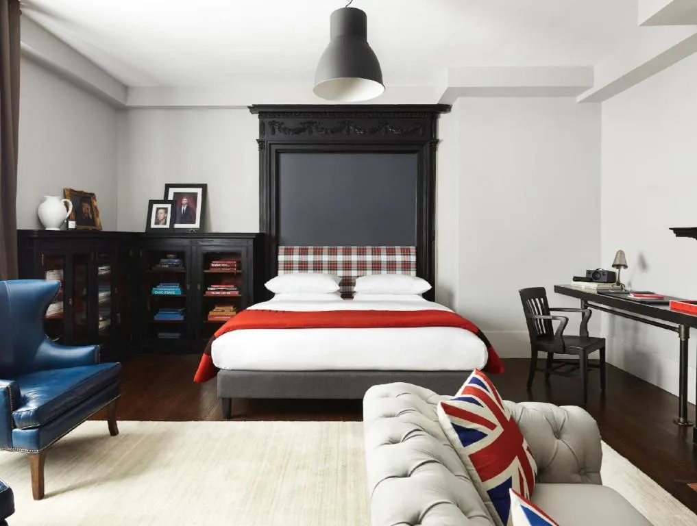 Bed in The George Montclair