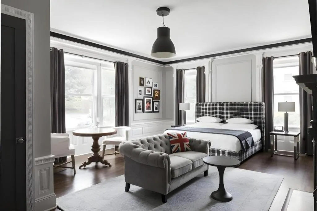 Bed in The George Montclair