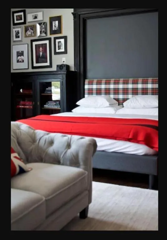 Bed in The George Montclair