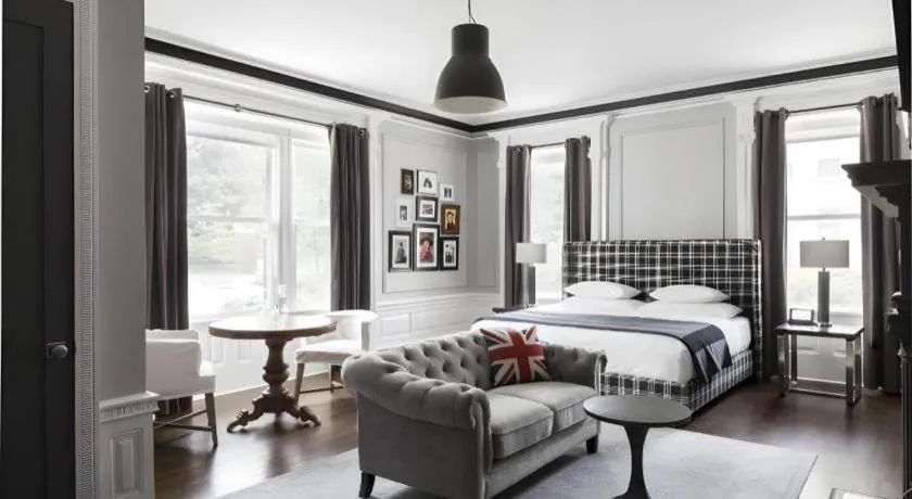 Bed in The George Montclair