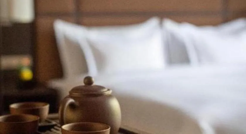 Bed in Fortune Grove Hotel Beijing