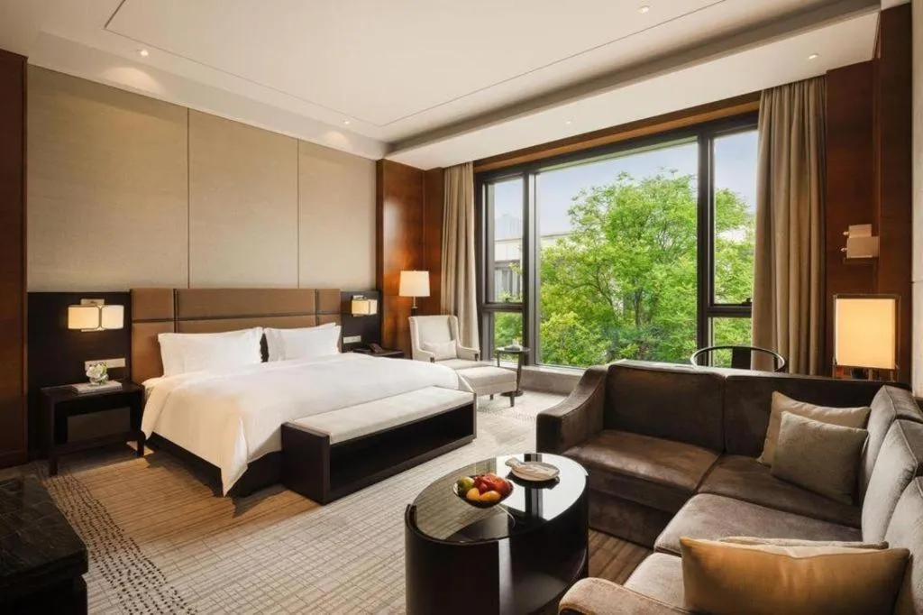 Bed in Fortune Grove Hotel Beijing