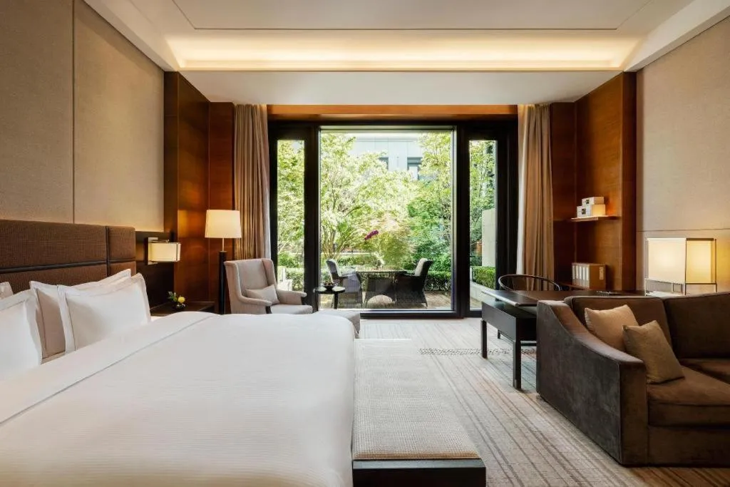 Bed in Fortune Grove Hotel Beijing