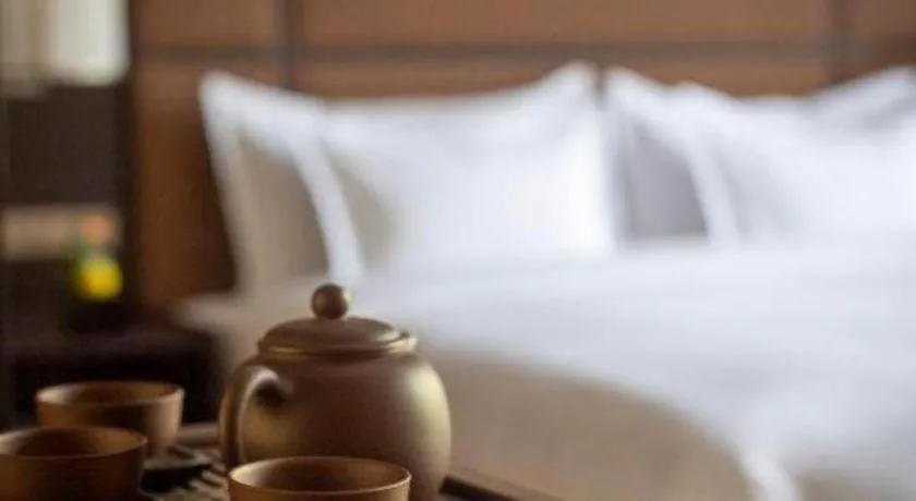 Bed in Fortune Grove Hotel Beijing