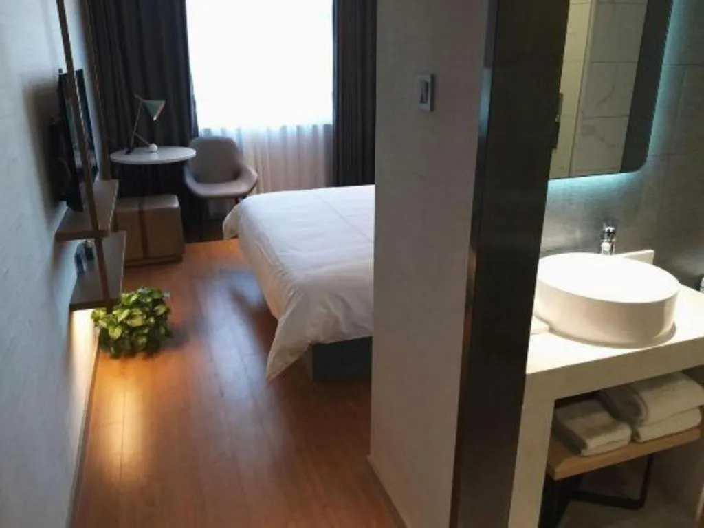 Bed in Jinjiang Inn Zibo People's Park Liuquan Road