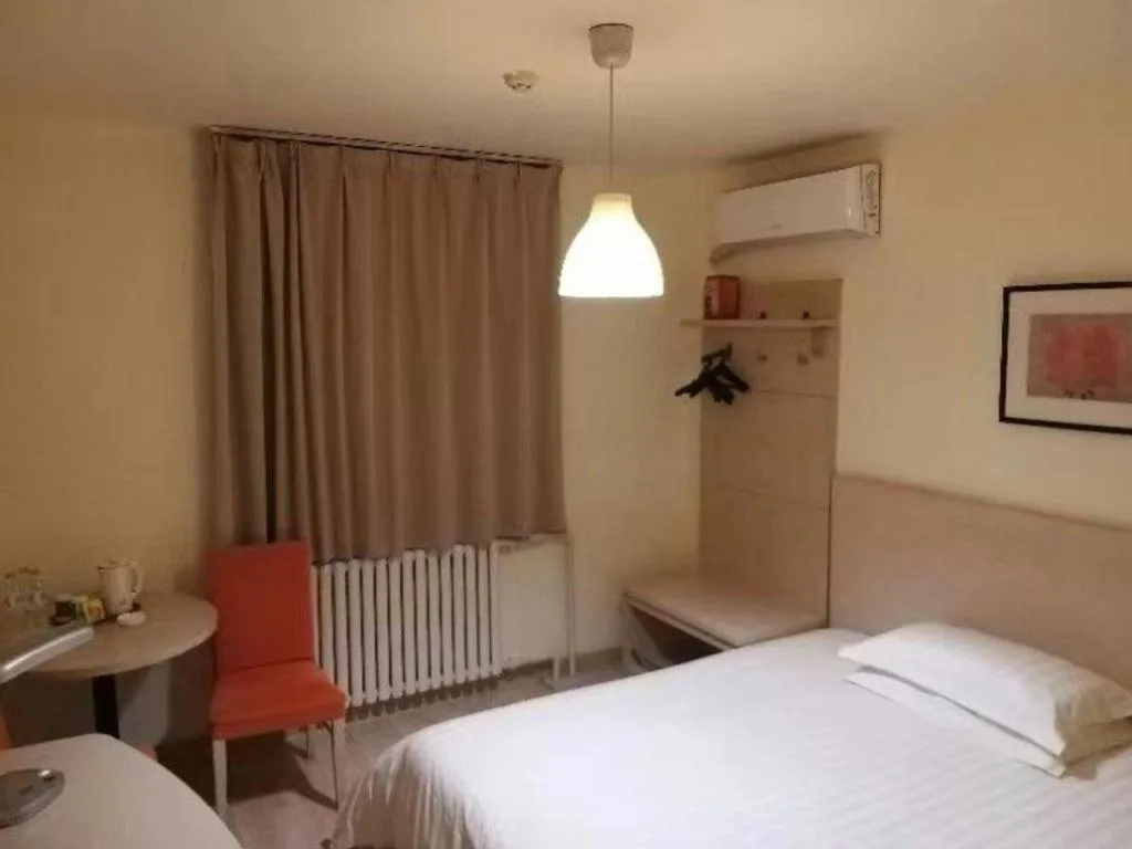 Bed in Jinjiang Inn Zibo People's Park Liuquan Road