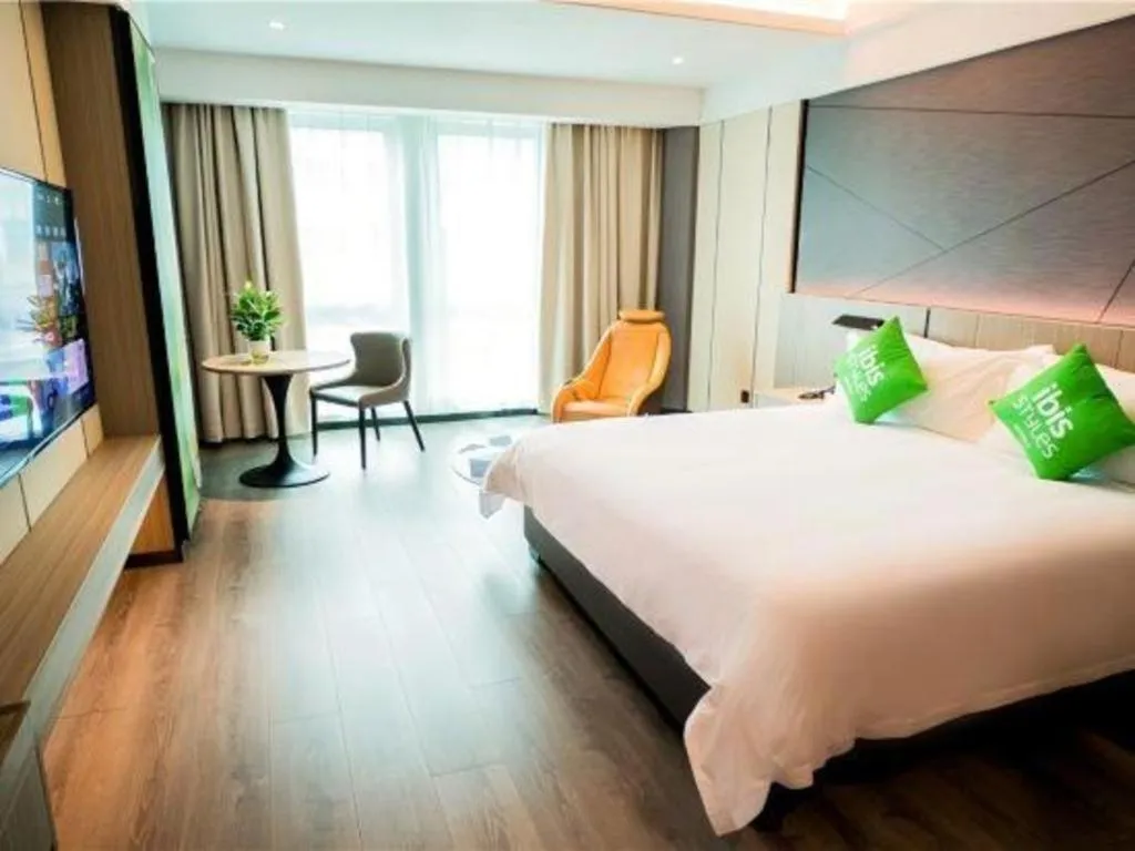 Bed in ibis Styles Dongguan Chang-an Wanda Plaza Hotel