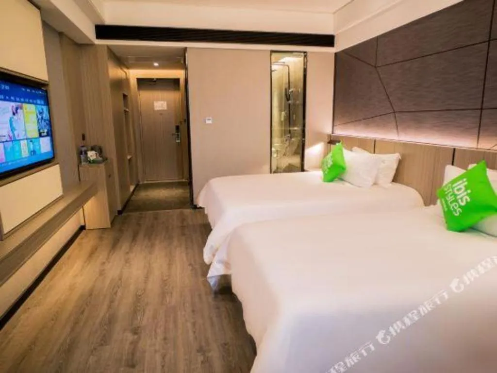 Bed in ibis Styles Dongguan Chang-an Wanda Plaza Hotel