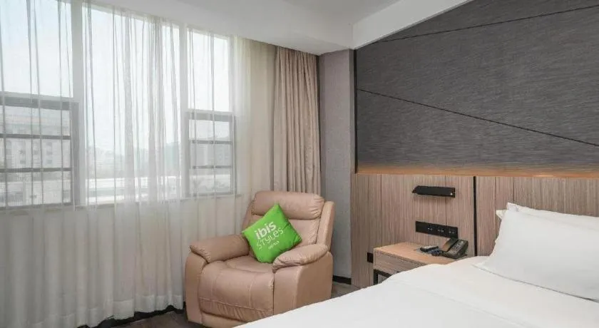 Bed in ibis Styles Dongguan Chang-an Wanda Plaza Hotel