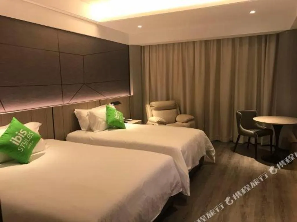 Bed in ibis Styles Dongguan Chang-an Wanda Plaza Hotel