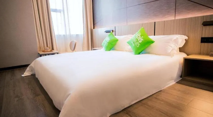 Bed in ibis Styles Dongguan Chang-an Wanda Plaza Hotel