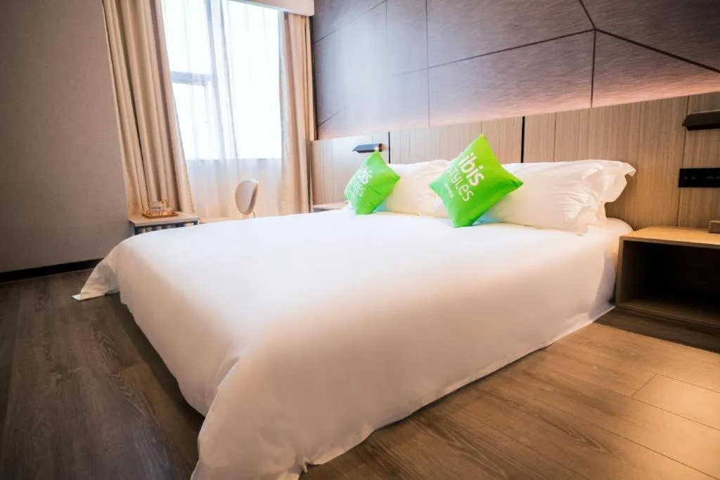 Bed in ibis Styles Dongguan Chang-an Wanda Plaza Hotel