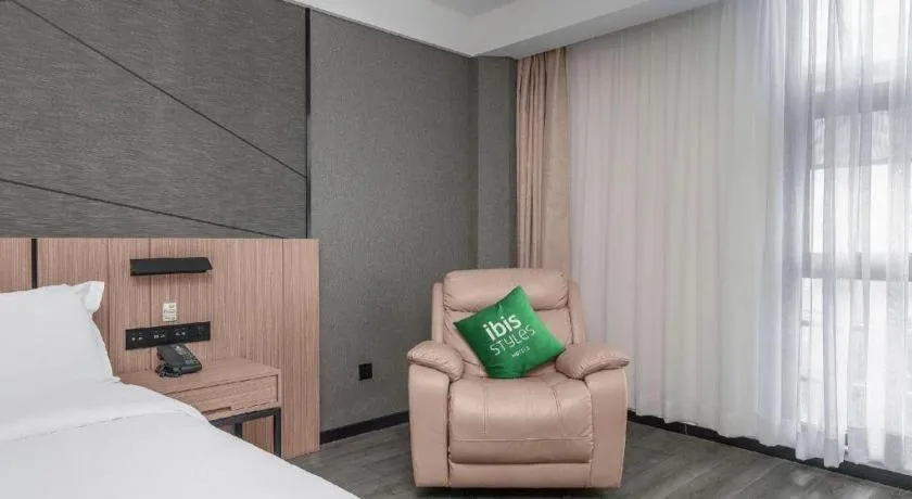 Bed in ibis Styles Dongguan Chang-an Wanda Plaza Hotel