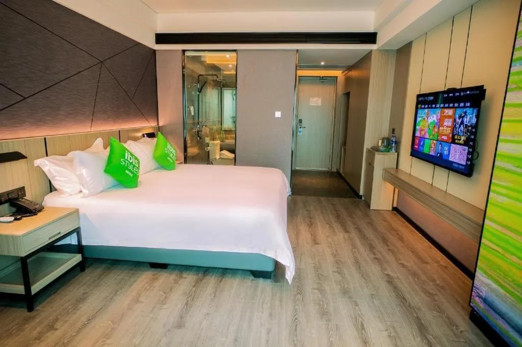 Bed in ibis Styles Dongguan Chang-an Wanda Plaza Hotel
