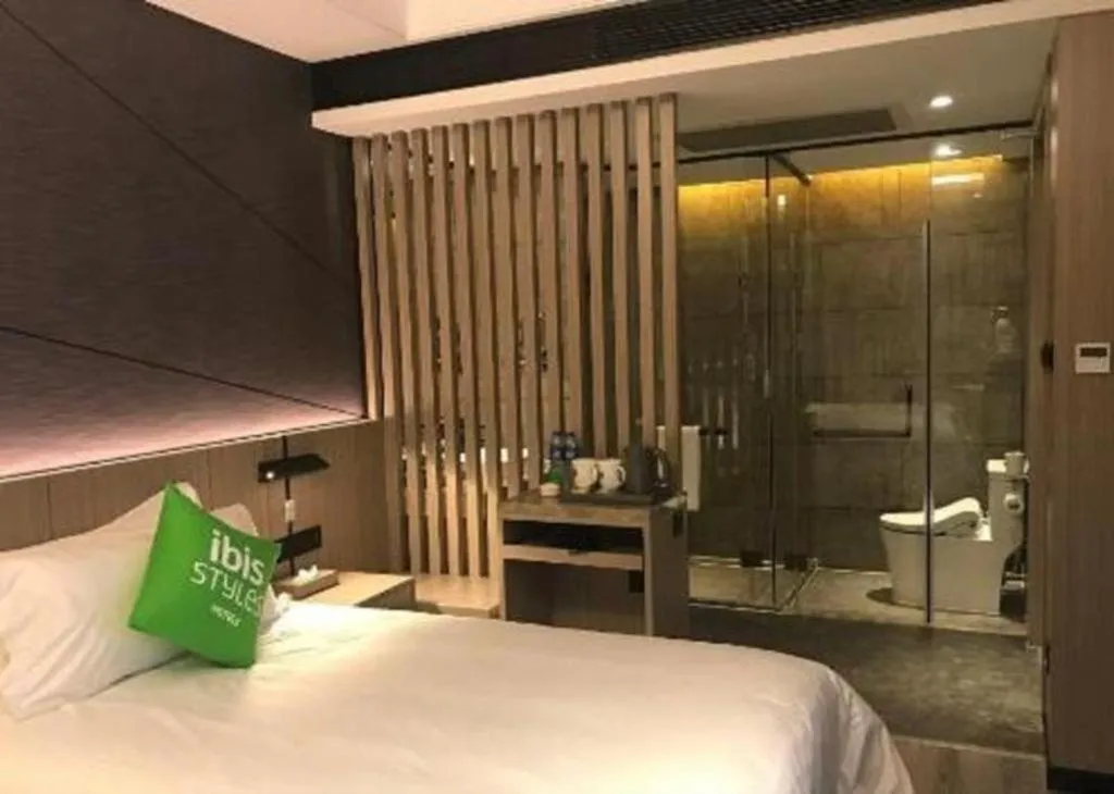 Bed in ibis Styles Dongguan Chang-an Wanda Plaza Hotel