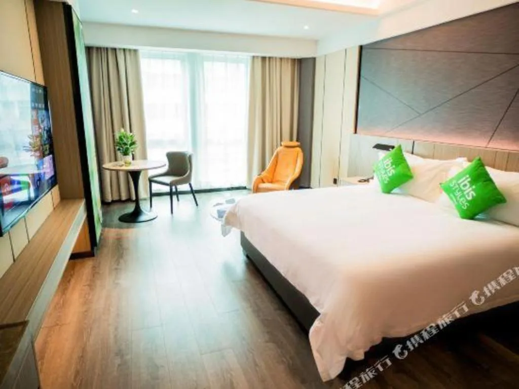 Bed in ibis Styles Dongguan Chang-an Wanda Plaza Hotel