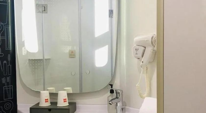 ibis Chengdu East Railway Station Hotel