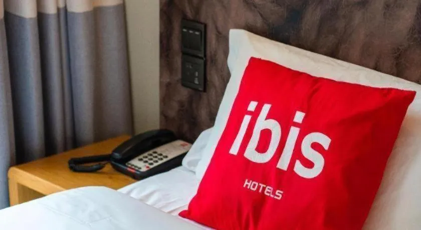 Bed in ibis Chengdu East Railway Station Hotel