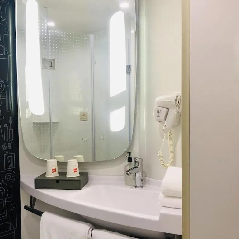 ibis Chengdu East Railway Station Hotel