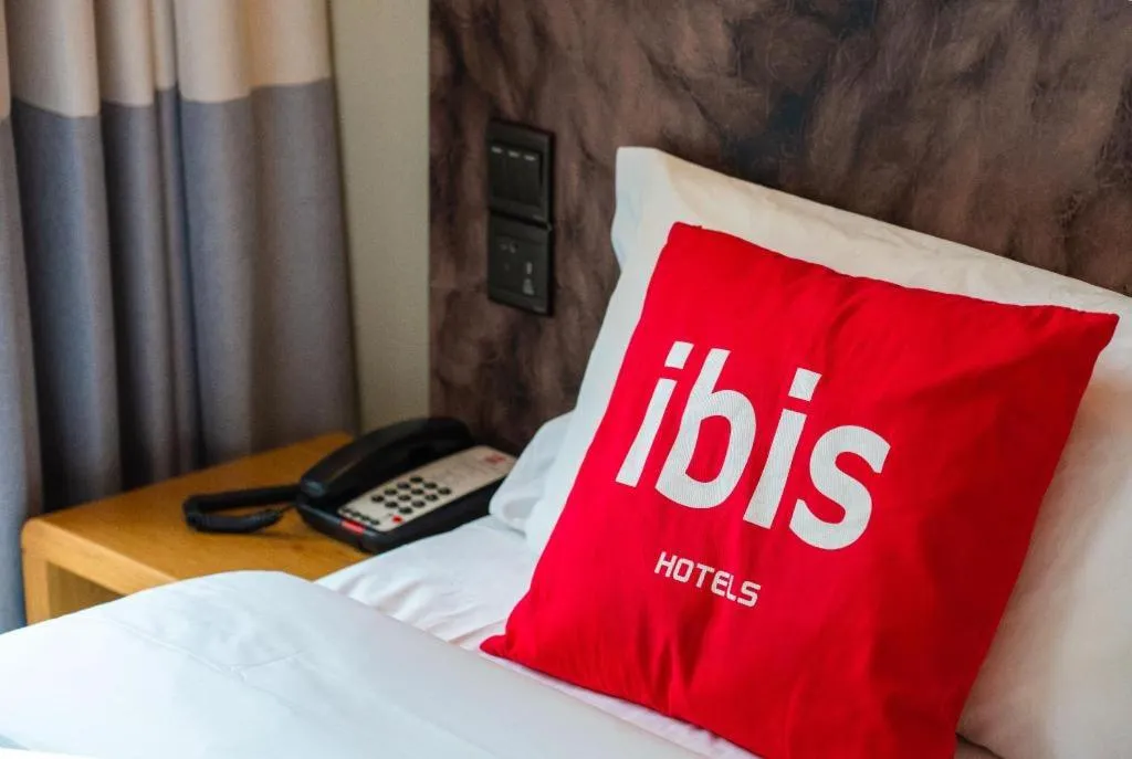 Bed in ibis Chengdu East Railway Station Hotel