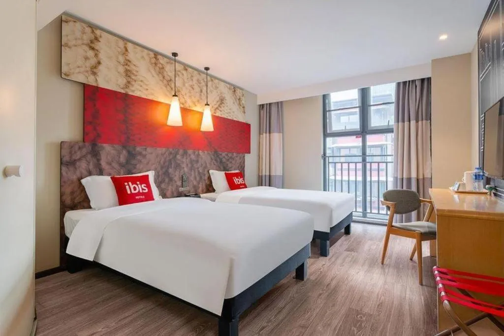 Bed in ibis Chengdu East Railway Station Hotel