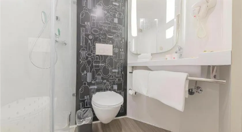 ibis Chengdu East Railway Station Hotel