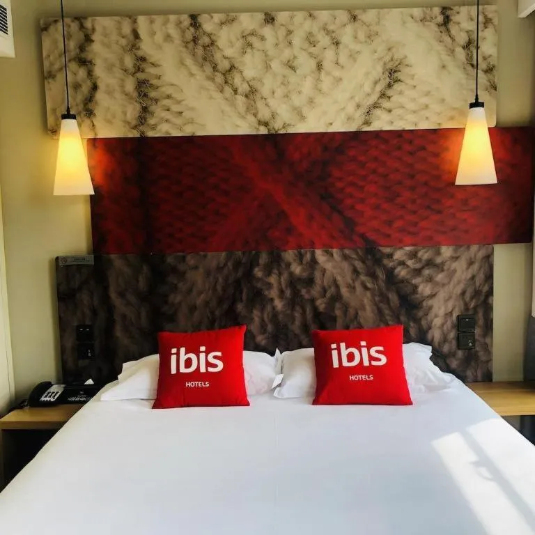 Bed in ibis Chengdu East Railway Station Hotel