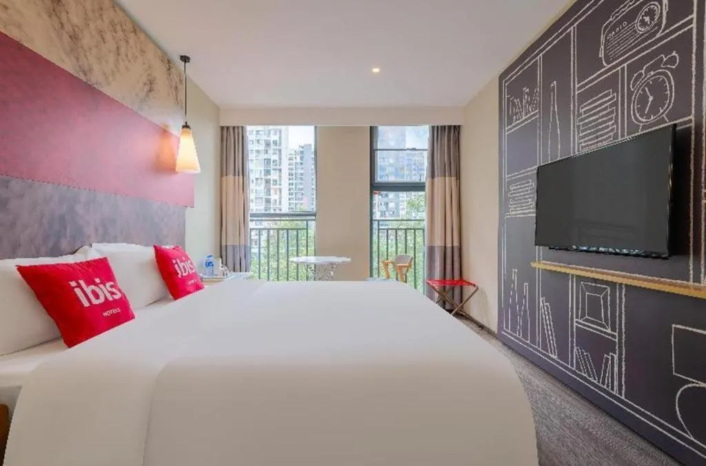 Bed in ibis Chengdu East Railway Station Hotel