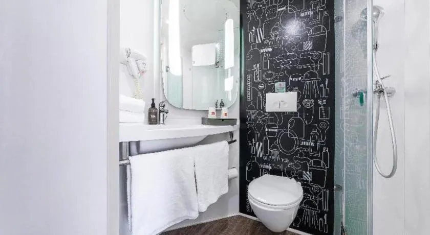 ibis Chengdu East Railway Station Hotel