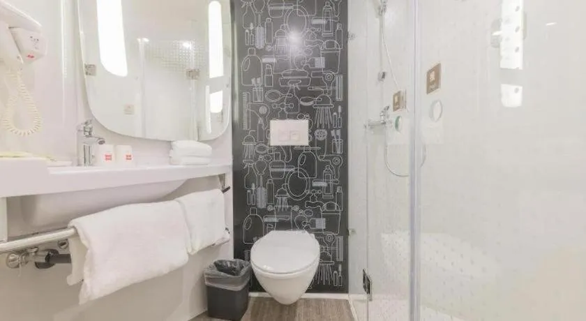 ibis Chengdu East Railway Station Hotel