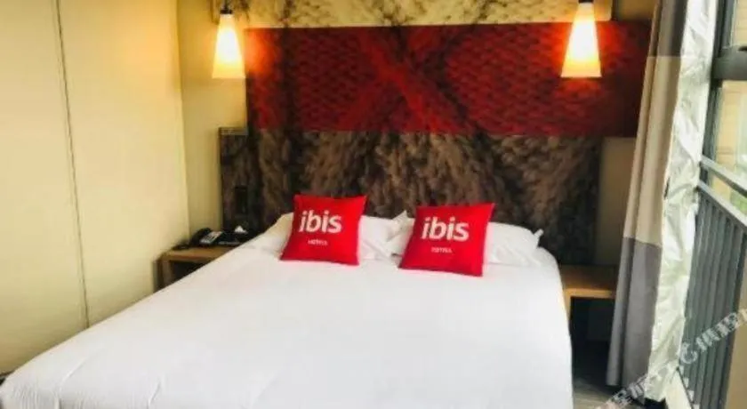 Bed in ibis Chengdu East Railway Station Hotel