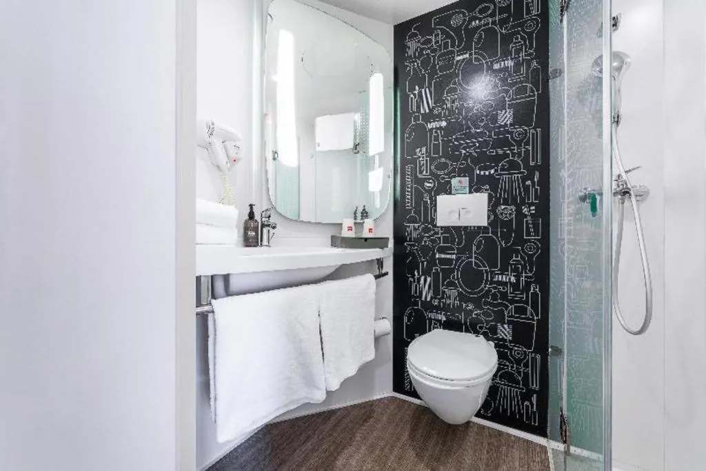 ibis Chengdu East Railway Station Hotel