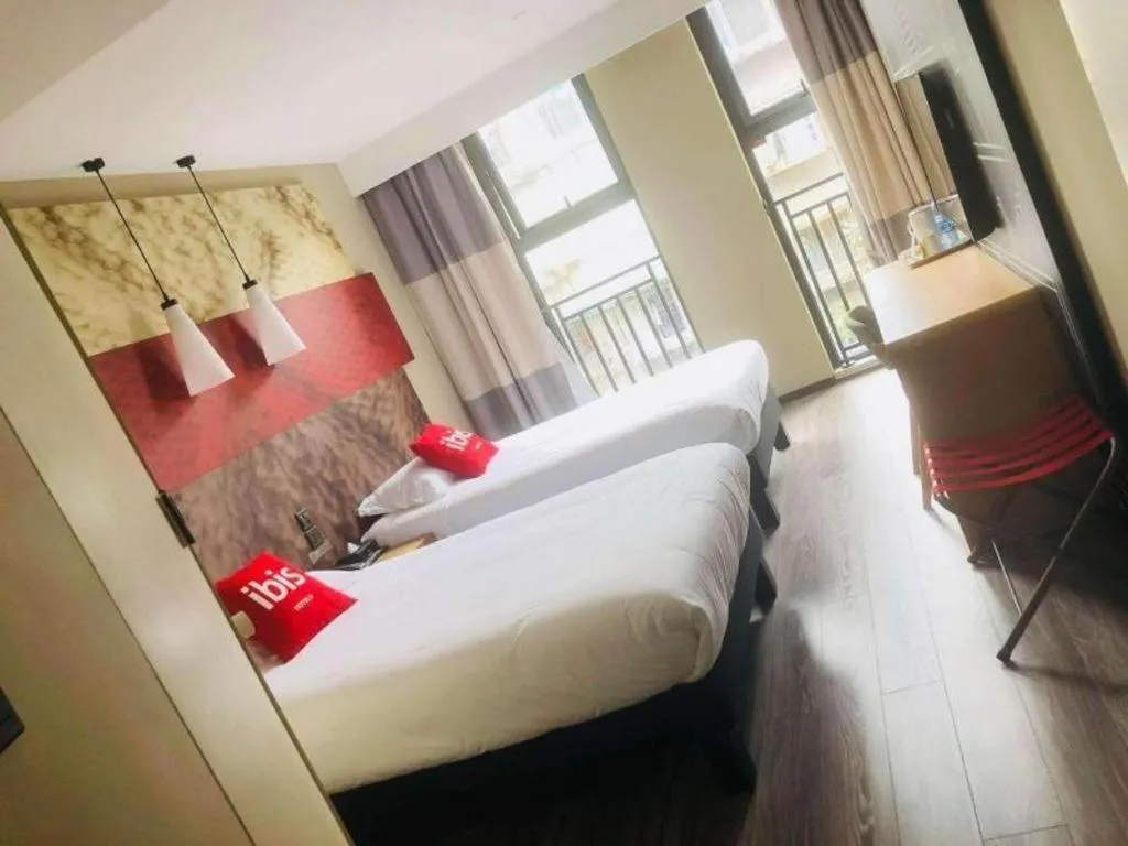 Bed in ibis Chengdu East Railway Station Hotel