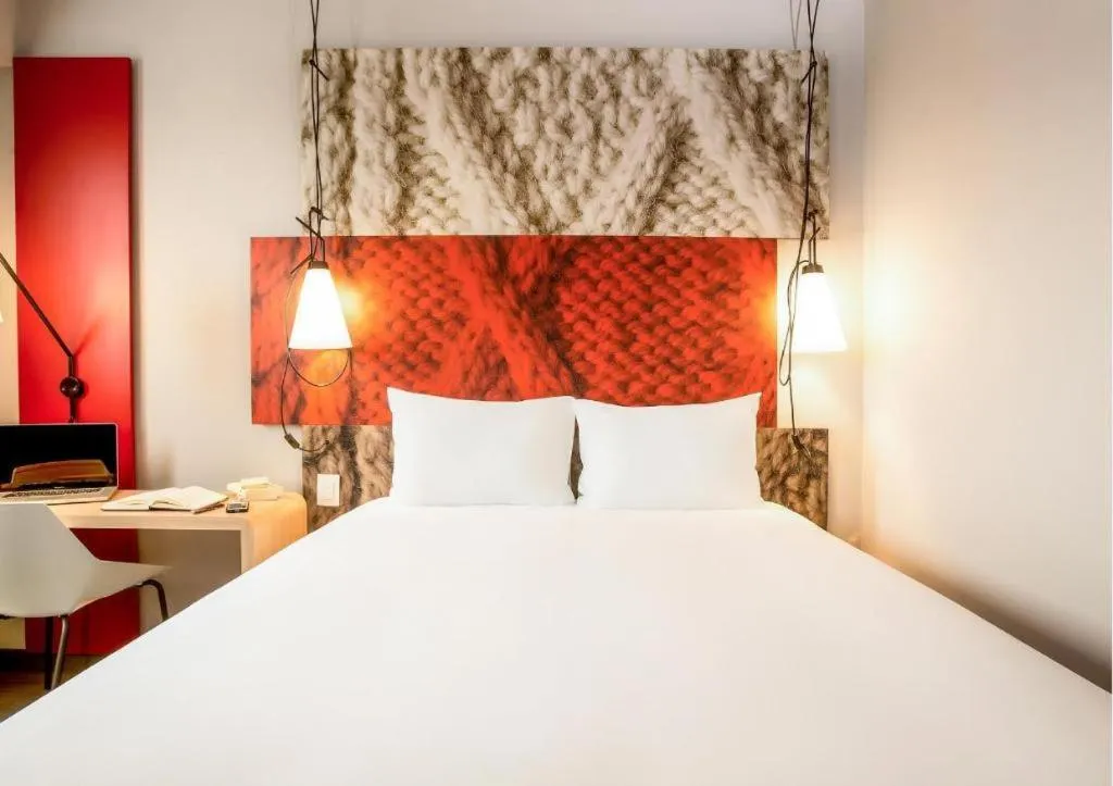 Bed in ibis Chengdu East Railway Station Hotel