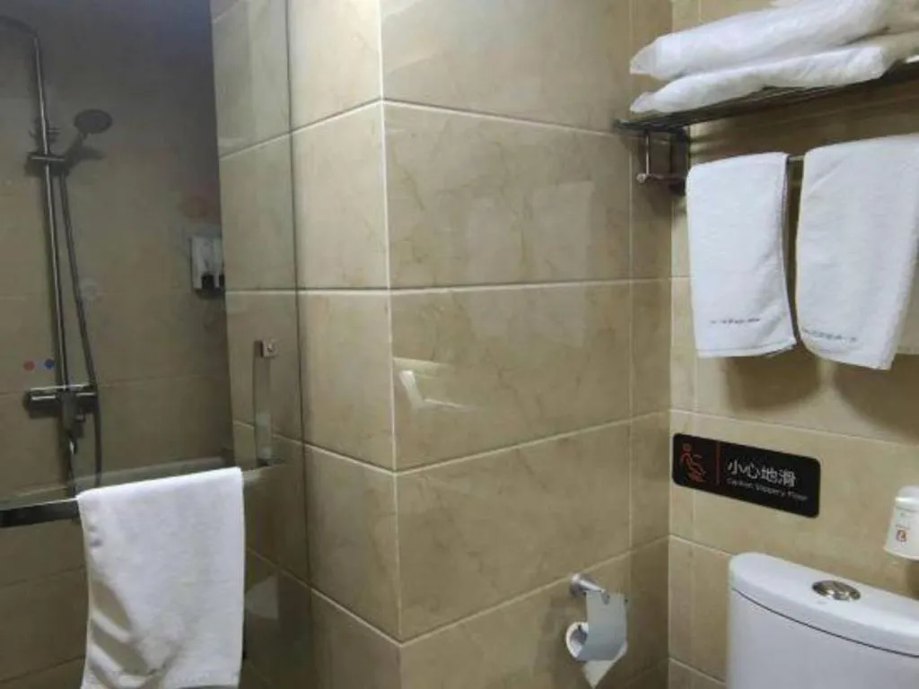 7 Days Premium Qingdao Keji Street Taishan Road Metro Station